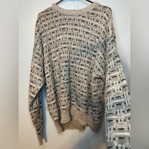 ST. John’s Bay Vintage Sweater 2/$20 - Picture 4 of 5